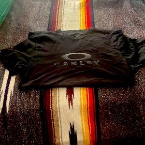 Mens Oakley t-shirt size M